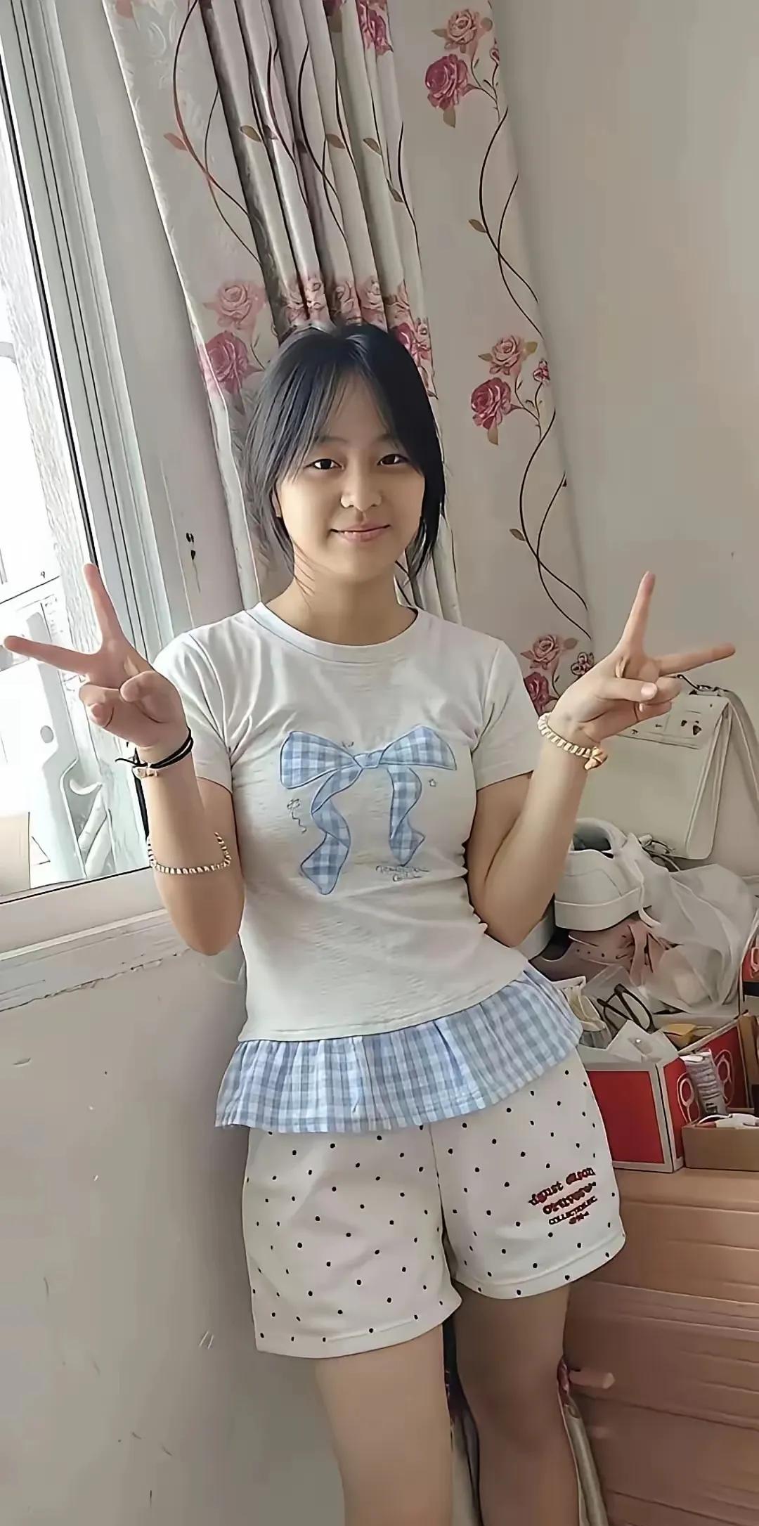 小丫才露尖尖角
贵在清纯
没沾染风尘
最美好的年龄
最美的青春
愿你更有美好的将