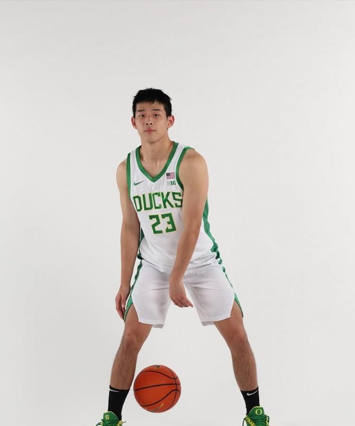 定妆照来了，林威即将征战ncaa，希望有所提高并且有机会敲开nba的大门吧，当然