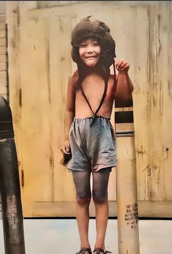 1946年，最小烈士“小萝卜头”宋振中，留下的照片。当时，他被关在了中美合作集中