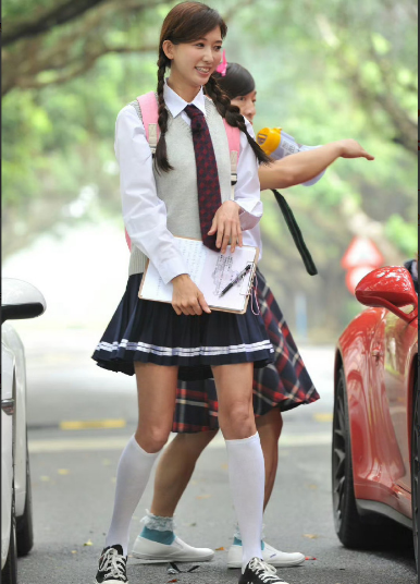 林志玲又扮演学生妹，我就想问一下，导演眼睛是蒙上了灰吗？这么一个四五十岁的中老年