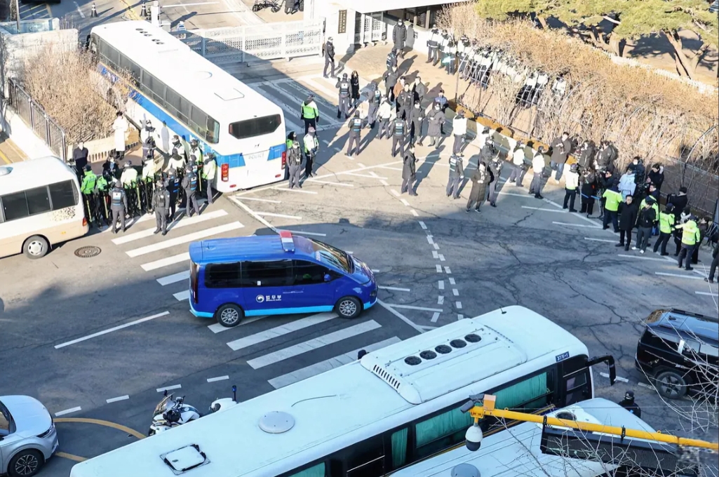 今日，韩国总统尹锡悦的内乱罪预备庭和取消拘留必要性庭审结束，历时70分钟。尹锡悦