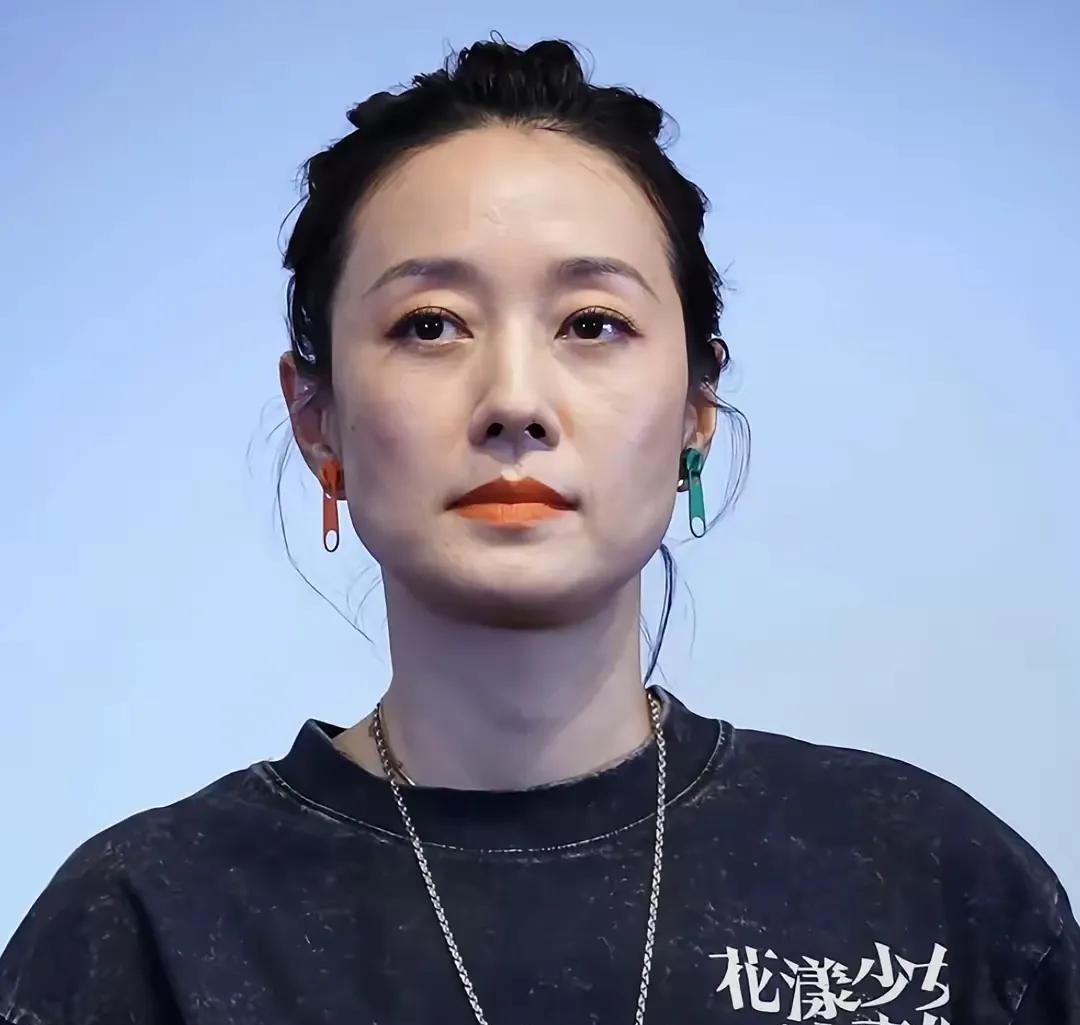 马伊琍说，女儿的教育让她焦虑过。和天下所有母亲一样，没有不望子成龙，望女成凤的，