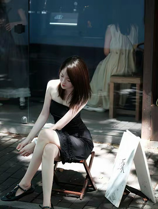 发现6一个现象，为什么现在摆摊的美女越来越多了？