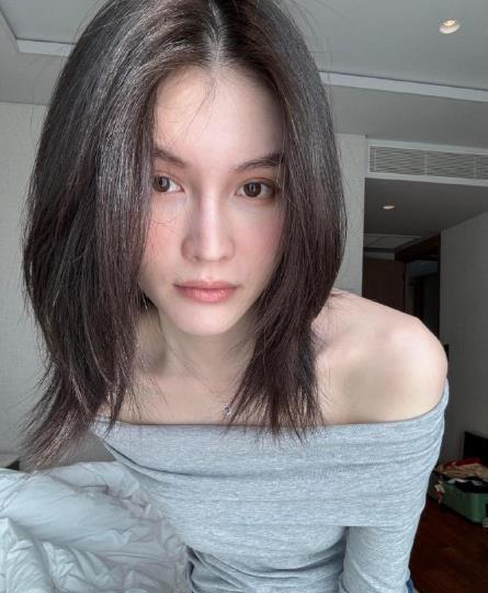 #何穗 陈伟霆# “四大超模”之一的何穗被传和陈伟霆恋爱多年，二人曾被爆出同居，
