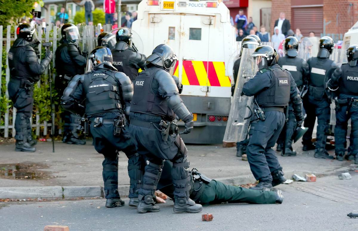 2015年，英国北爱尔兰贝尔法斯特，被枪弹击中。