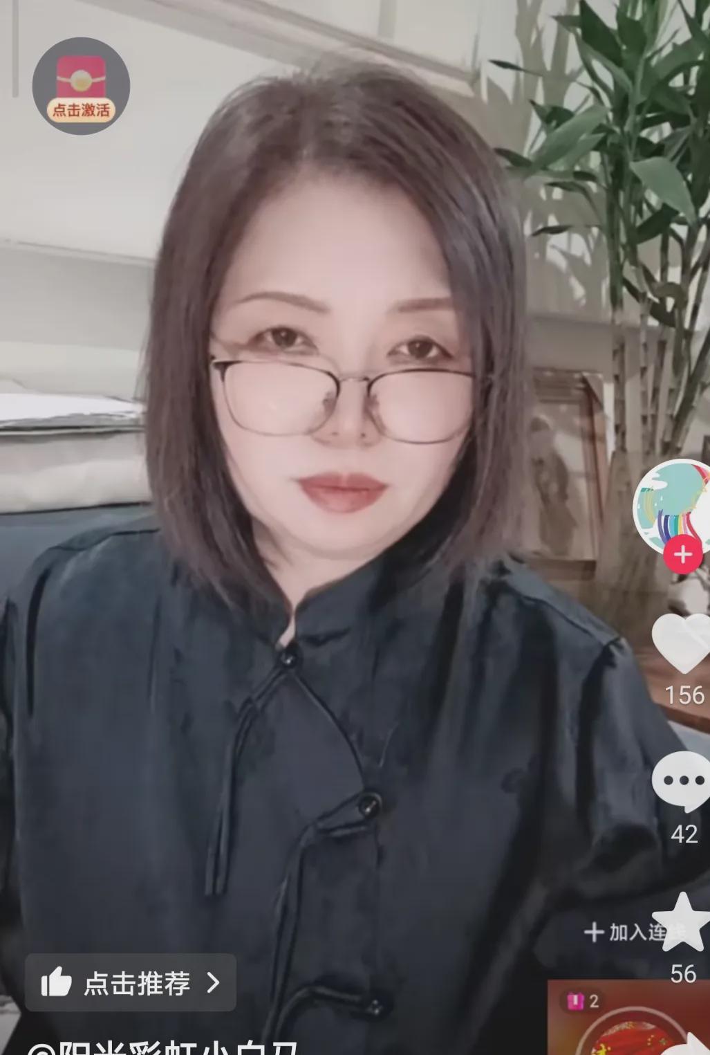 相声演员杨议先生麾下悍将咔咔咔直播中爆出大瓜

相声界最近有点热闹，杨议先生团队