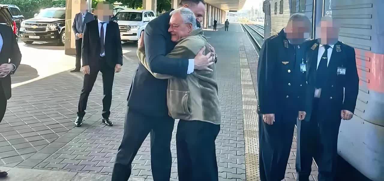 他现在得意了！
美国总统乌克兰问题特使基思·凯洛格今天到了乌克兰，受到乌克兰总