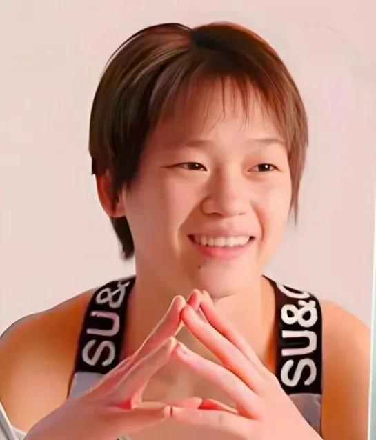 全红婵现在需要做的就是以下三点。
1.专心养伤，彻底把脚腕的旧伤恢复彻底。
2.