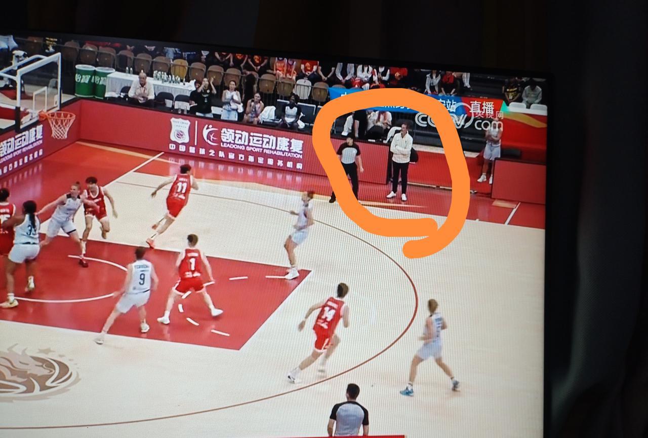 宫指导，你在哪里？
今晚中国女篮热身赛的对象是西班牙的尤文图特女篮！
仔细观察赛