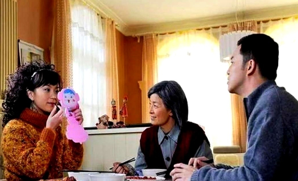 河南宝妈控诉婆家：因孩子随母姓，拆迁三套房全给小叔子，亲孙儿遭冷暴力，被剥夺继承