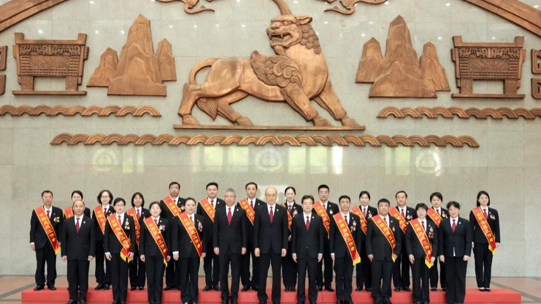 肩负好职责使命 发挥好典型效应