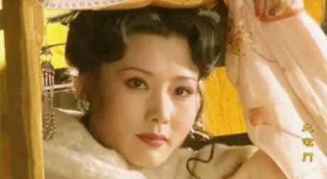 一次节目，潘虹对何赛飞说：“就你这性格，以后给你当儿媳妇挺难的。”何赛飞赶忙抓着