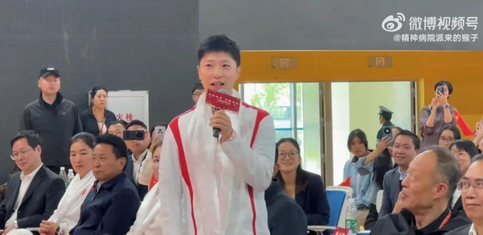 问：您参加了4届奥运会，也获得了那么多冠军，从当年的小将到现在的老将，您对乒乓球