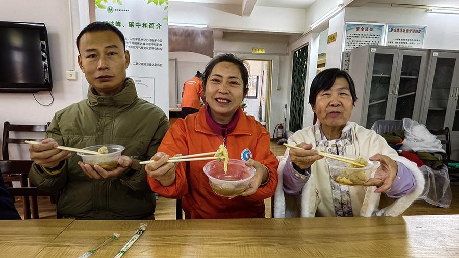 武汉江北社区“冬至温暖有约”，热饺飘香情暖新就业群体