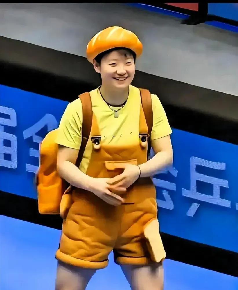 网友们太有才华了，
制作了真正的小豆包，太可爱了吧！
这身豆包色的装扮，太有范儿