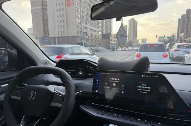 开车的仪式感是什么
就是启动引擎后，毫不犹豫地按下播放键。旅途因旋律而完整