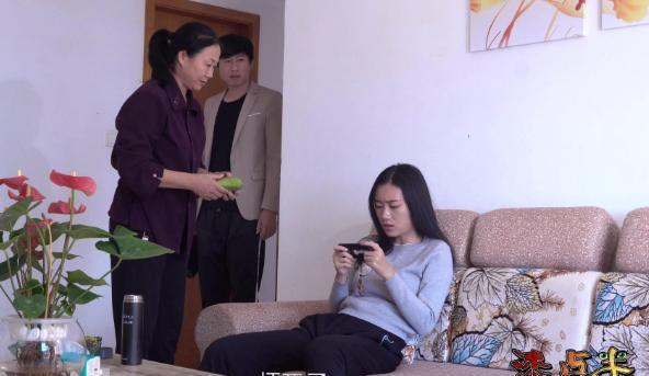 “让儿媳上班有错吗？”网友分享了一件事，她儿子公司效益不好，原本10000元的工