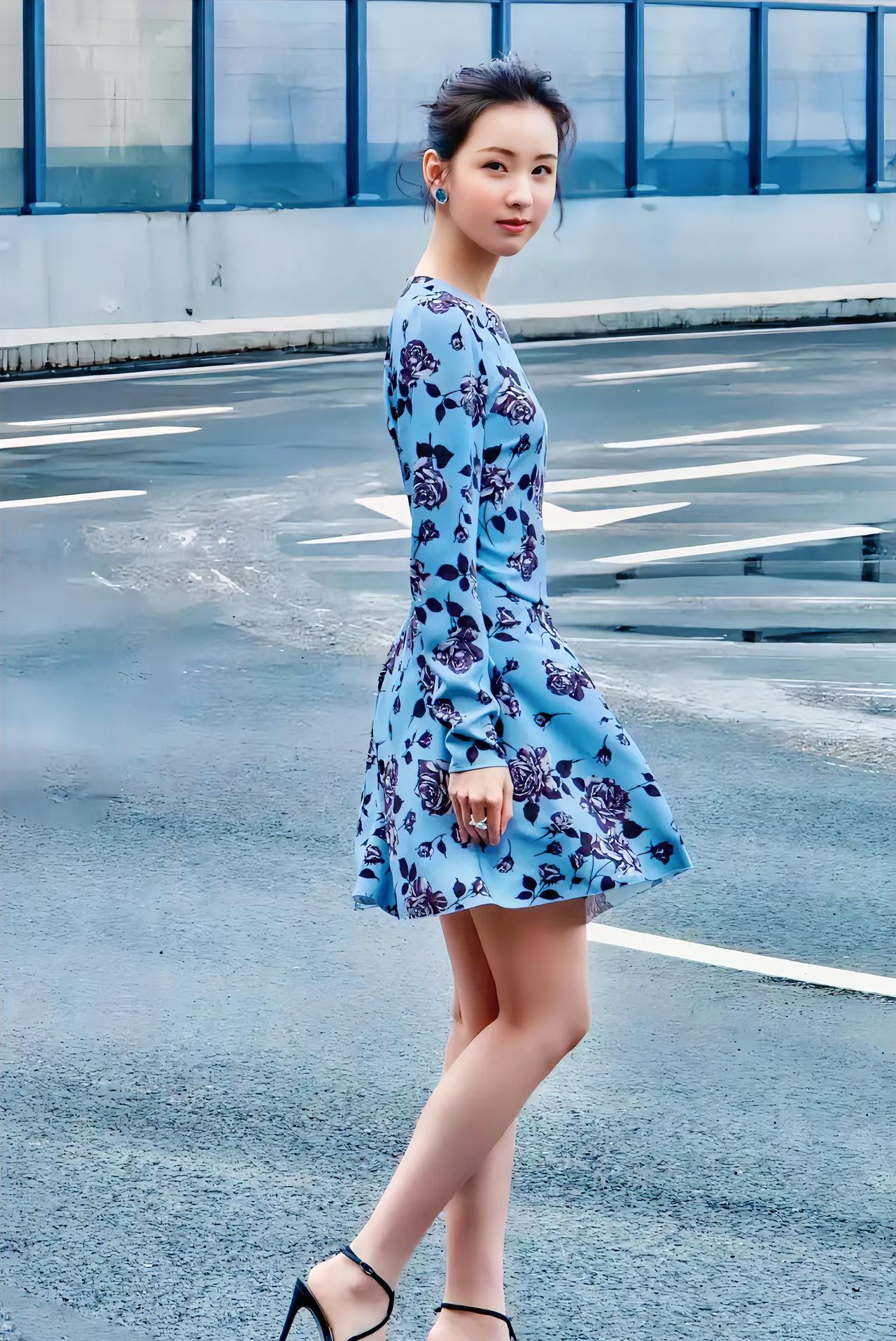 陈都灵，身高168cm，因为骨架小，人显得特别的瘦，但长得很漂亮哦。
陈都灵，1
