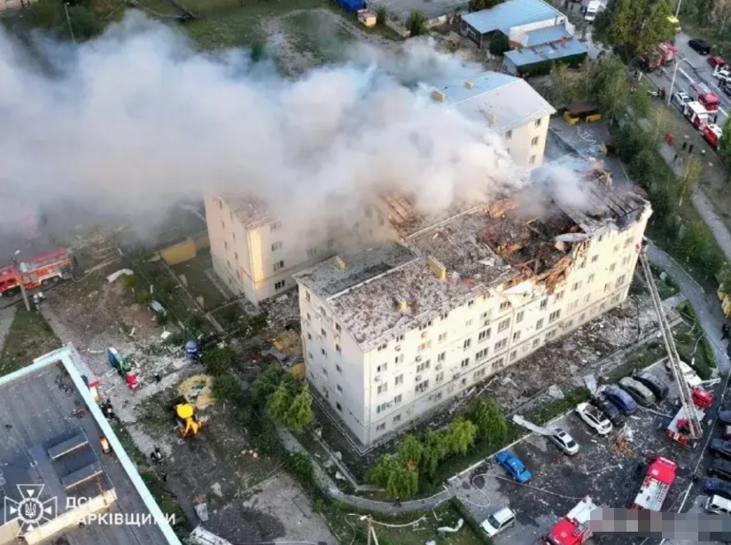 【今天的哈尔科夫】

哈尔科夫州州长奥列格·西涅古博夫称，哈尔科夫州今天凌晨遭到