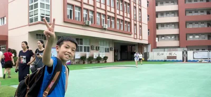 瑞安这位家长可能没算准后账。
 
林老师怎么也不会想到，
 
教了四十年