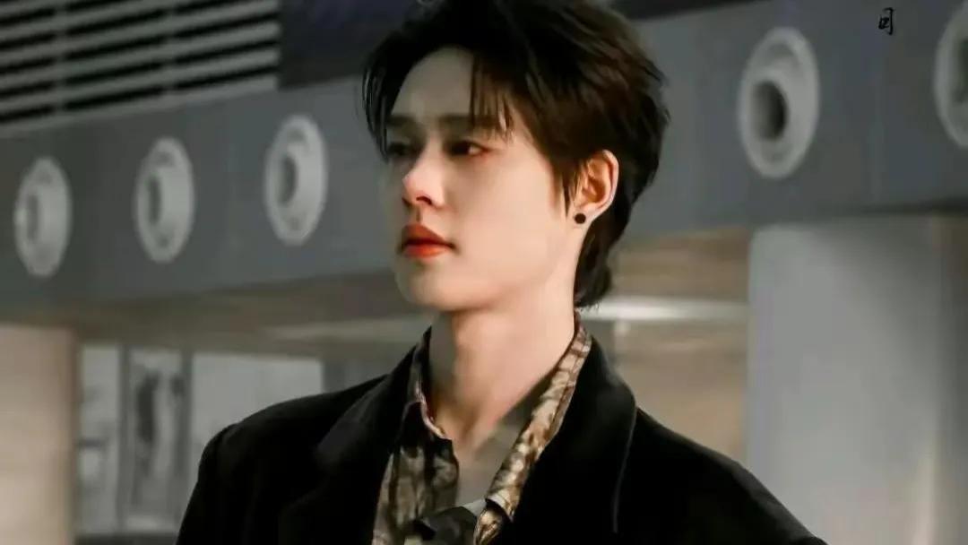 柯淳工作室首度亮相，狂揽20亿播放量的短剧一哥够格“上桌”吗？