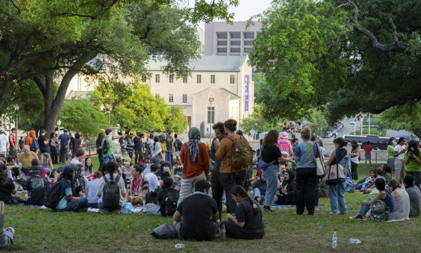 特朗普对哈佛大学下狠手！2025年5月22日，美国政府宣布取消哈佛大学获得的学生