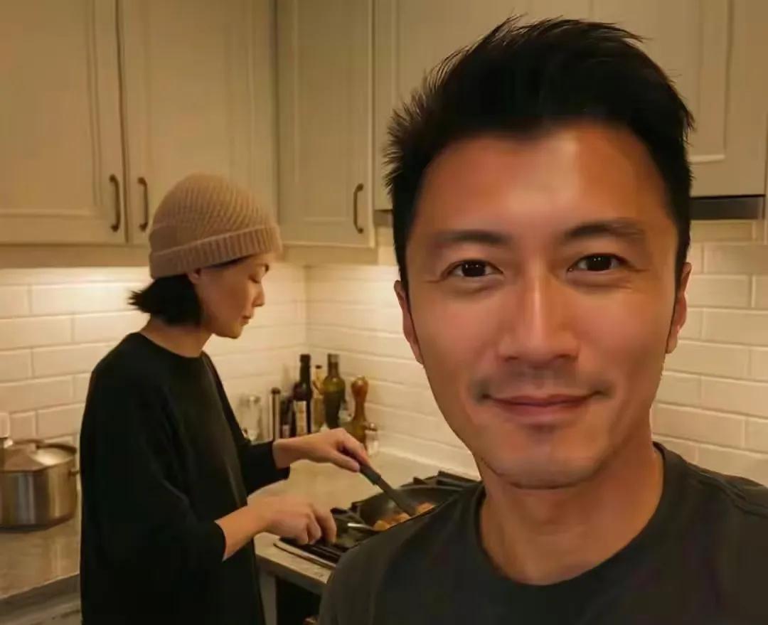 我敢肯定，娱乐圈最幸福又最凡尔赛的男人，一定是这个厨子！！
他又又一大早发动态了