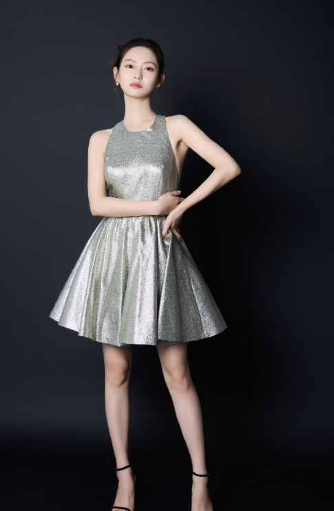 陈雨锶的银色长裙，这感觉对味了吧！ ​​​