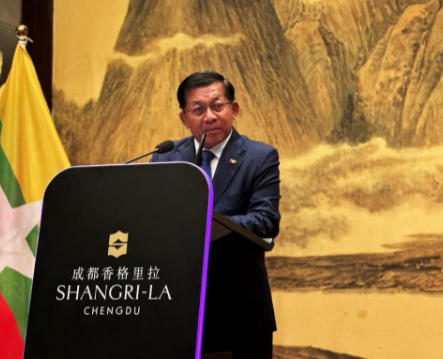 9.3阅兵结束后，敏昂莱最后一个离开，提出5个请求，释放不寻常信号
 
阅兵结束