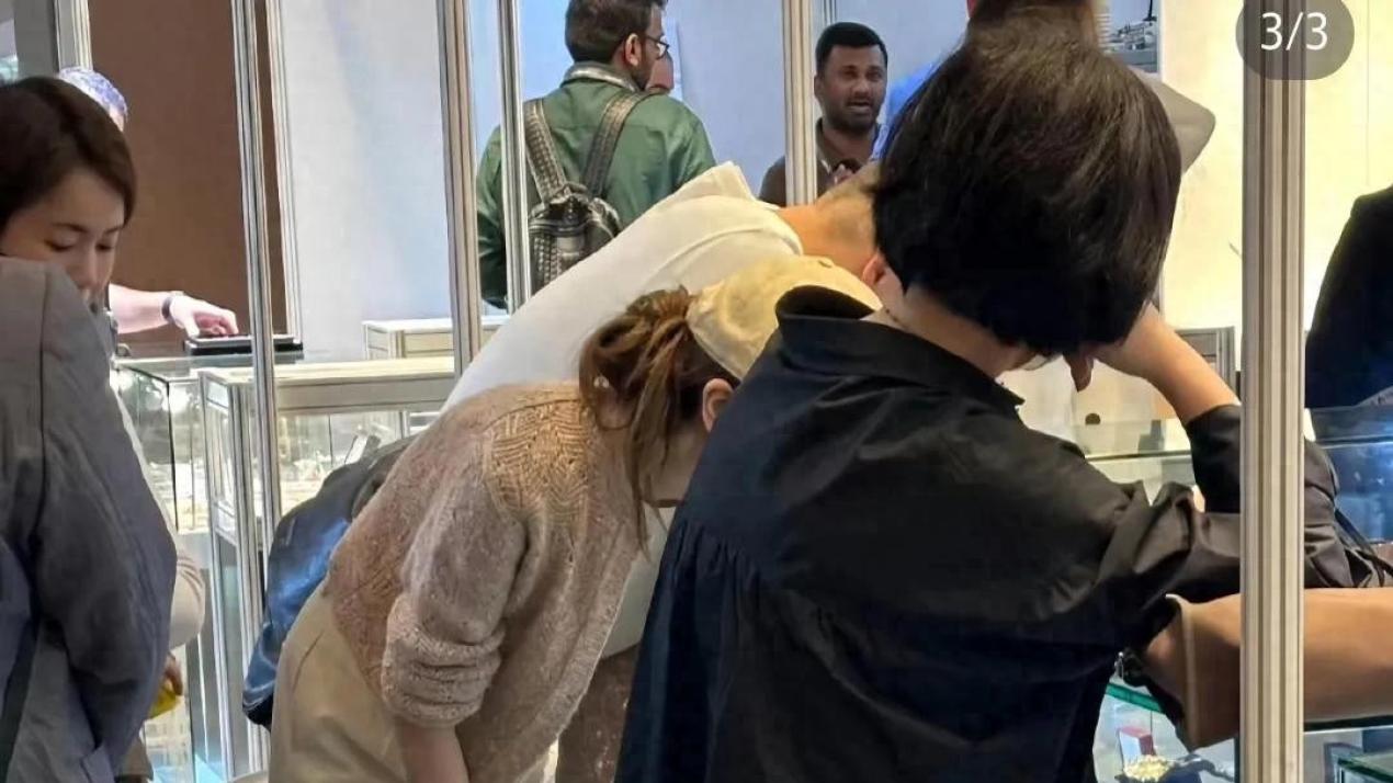 星光璀璨珠宝展偶遇Angelababy经纪人，展现女人风采