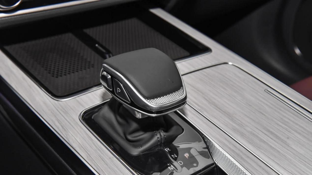 豪华中型SUV“跌麻了”！降到14万多，2.0T+8AT，不比新能源香？