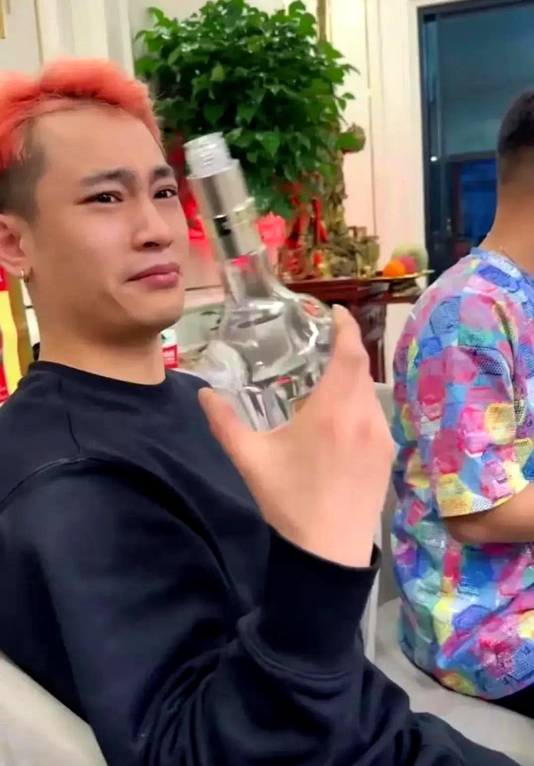 文静吐槽吴迪坏习惯太多，且毫无自制力，称已经放弃管他了，我最讨厌他喝酒，晚上不睡