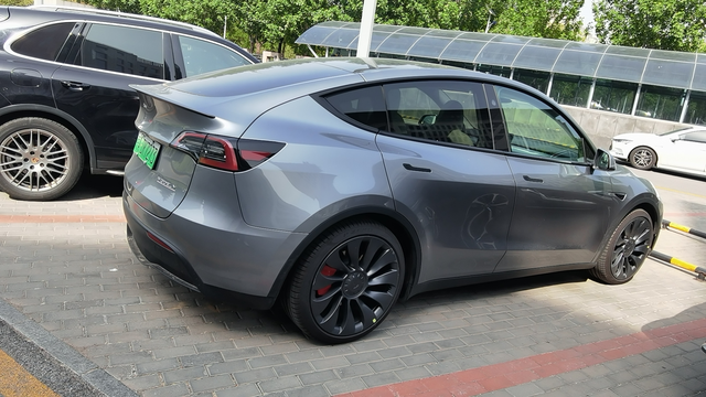 试驾毛豆 y
其他就不说了，胎噪和风燥看车主们是怎么忍的