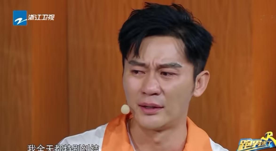 现在全网最纠结的估计就是李晨了，
昨天去好哥们鹿晗演唱会，
四个人事后一起还吃饭