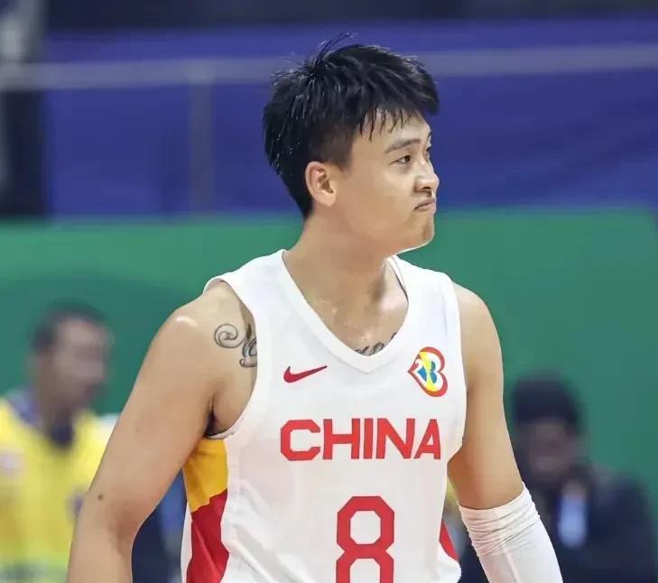 看了欧洲拉练的中国男篮首发，最强也就两三个人，胡金秋，赵睿，朱俊龙，其他好像没人