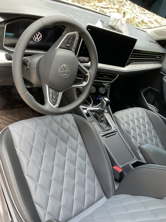 使用速腾一个星期感受
开了个把星期了，首先说一下优点吧
1感觉外观我还是喜欢的，