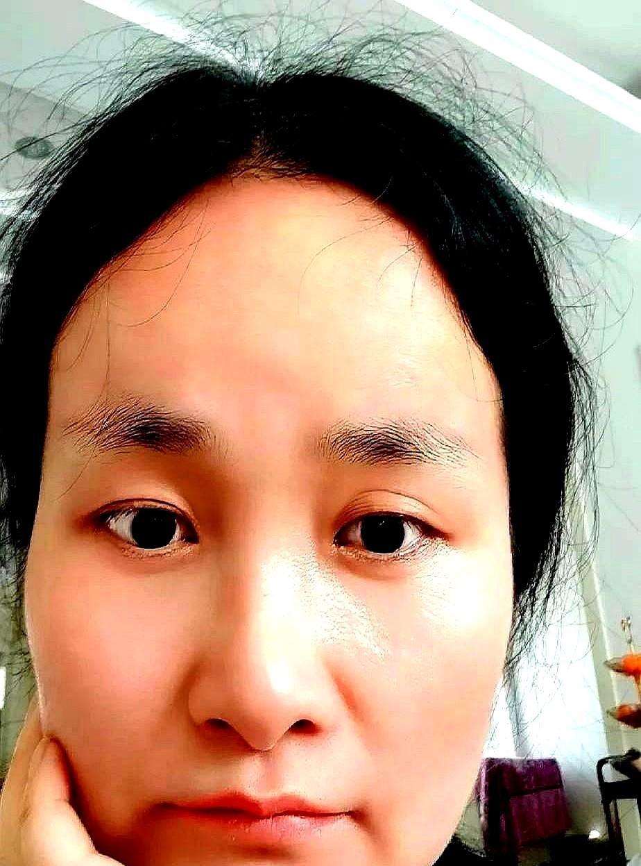 外地老公走的第一天，晚上想他想他，这次回家休息一天等于没回，因为我大姨妈来了，啥