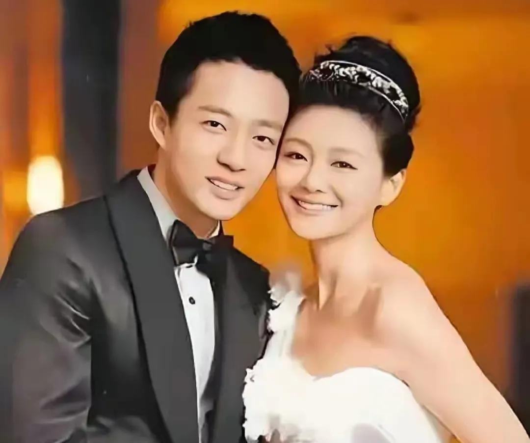 汪小菲和马筱梅结婚照发出来，明眼人一看就觉得汪小菲估计心里已经不太待见马筱梅了！