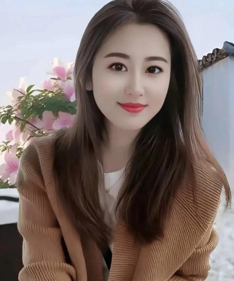 小院清幽沐晨光
轩窗日照百花香
一帘往事凭心起
……[作揖][玫瑰]
上联:文人