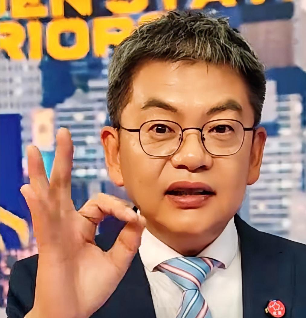苏群：我送给火箭三个字，杜兰特！
火箭抢七意外不敌勇士，赛后著名篮球评论专家苏群