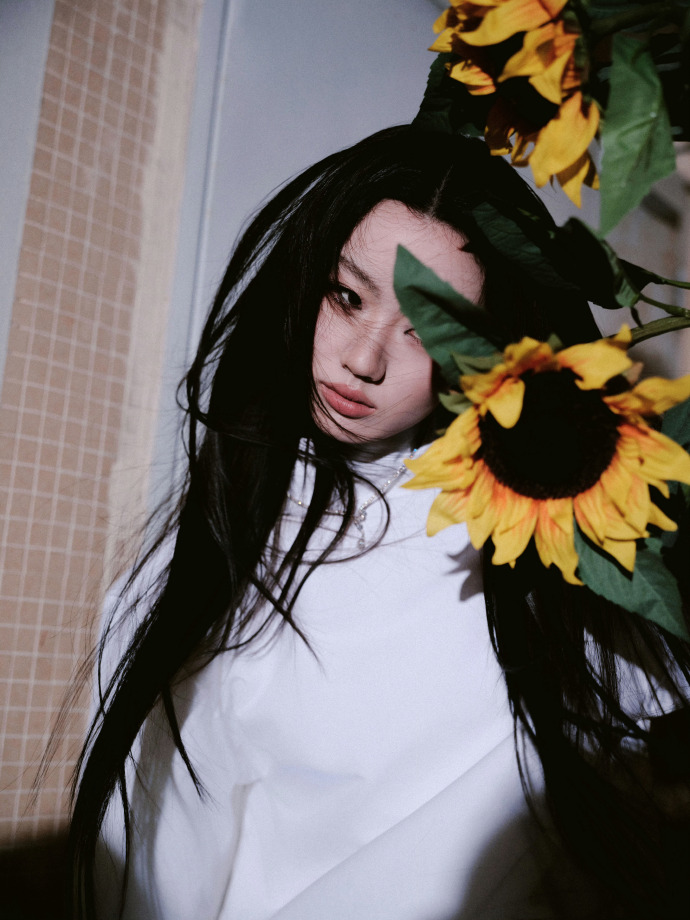 恭喜单依纯官宣香奈儿
谁能懂她的气质跟香奈儿真的很适配
你觉得她这组公式照表现力