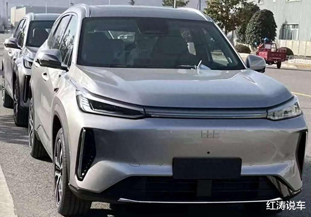 吉利银河M7实车现身街头，插混SUV，车长4770mm，千里