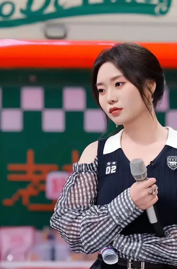 原来胖胖的真的会把一个人显得很憨厚，李雪琴现在瘦身了，完全暴露出了他的性格。从他