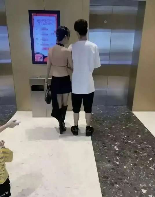 天确实是热了，什么都敢往外穿了