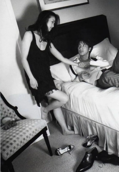 王力宏，看汤唯的眼神也太僵硬了。 ​​​