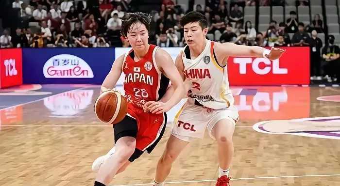 李缘又首发，王思雨板凳坐！
宫鲁鸣不是老糊涂，是算三年后的账。王思雨膝盖旧伤+3