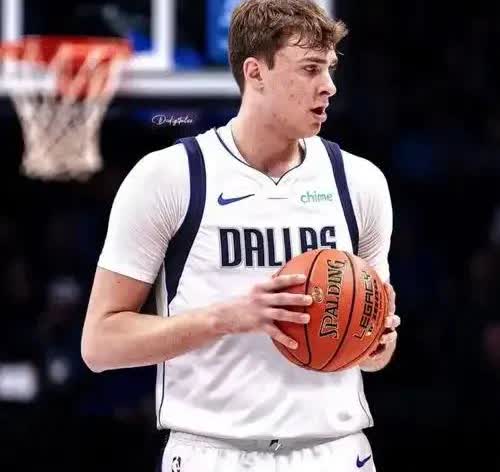 现役NBA中25岁以内各个年龄最强的球员都是谁？大家认同吗？

18岁 弗拉