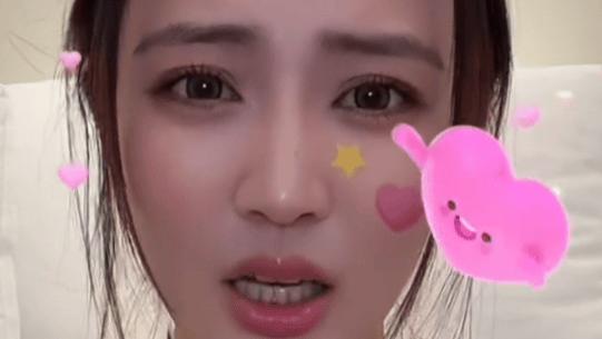 ​徐璐直播自曝做牙贴片 上下牙色差吃蟹腿怕崩牙