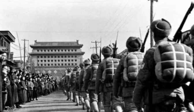 1948年10月，蒋介石在中南海的一个极秘密的地点召开了一次只有四五个人参加的军