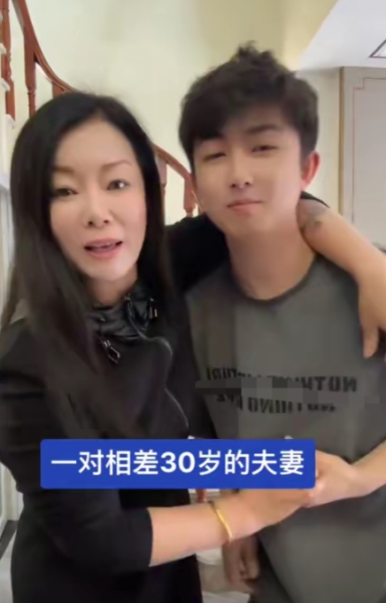广东穷小伙爱上东北富婆，富婆大他30岁，55岁为他冒死生下女儿

跨越30岁的爱
